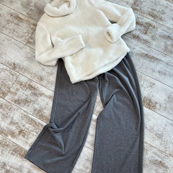 PRICE IS FIRM - LAST CHANCE!  Super Soft Simply Vera Pull-On Pants - Picture 2 of 6